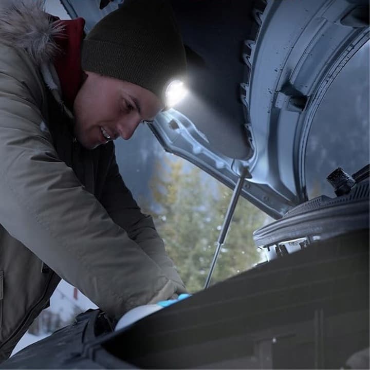 Ax1_tds0469a_Czapka Led USB Black