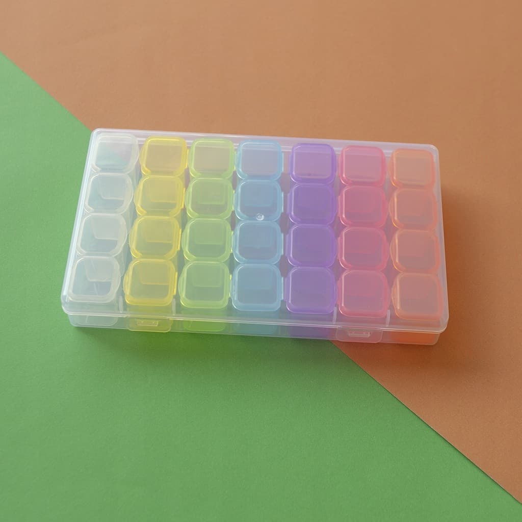 c6_tds0418_Pojemnik na leki KOLOROWY ANGIELSKIE NAPISY